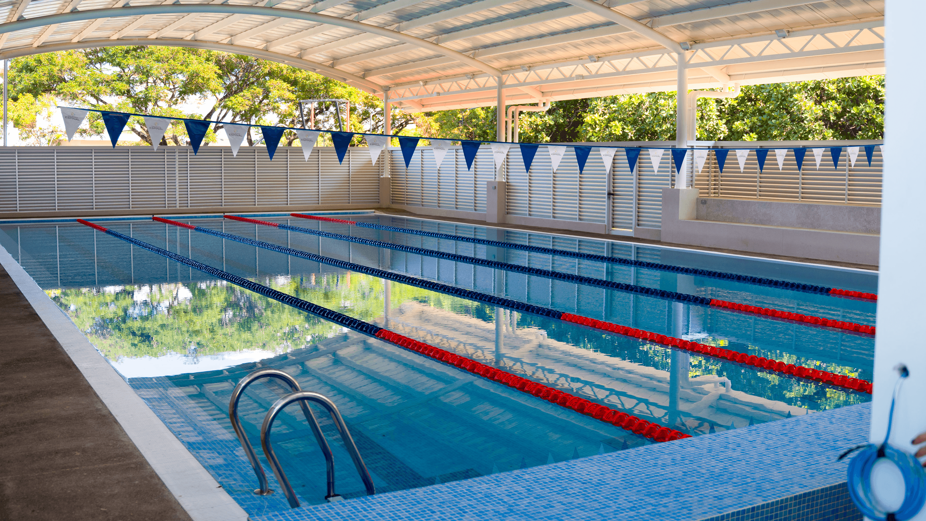 PISCINA SEMIOLIMPICA.png